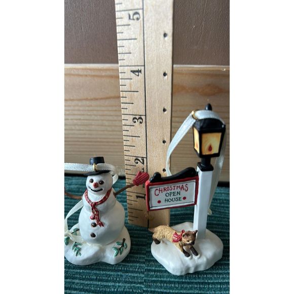 2 Thomas Kinkade 2001 Mini Xmas Ornaments Snowman and Xmas Lamp post with cat - Picture 3 of 8
